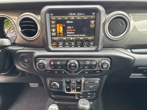 Used 2023 Jeep Wrangler Unlimited Sahara w/ Cold Weather Group AWD/4WD image 28