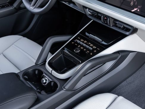 Certified 2026 Porsche Cayenne E-Hybrid AWD/4WD image 35