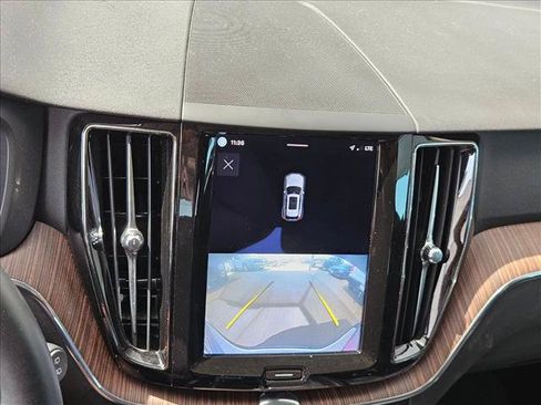 Used 2022 Volvo XC60 B5 Momentum w/ Advanced Package FWD image 10