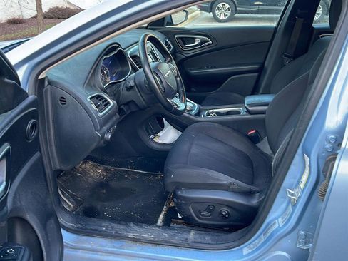 Used 2015 Chrysler 200 Limited w/ Convenience Group image 3