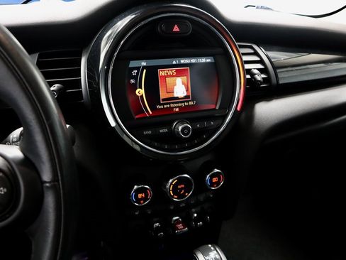 Used 2019 MINI Cooper 4-Door Hardtop w/ Signature Upholstery Package image 34