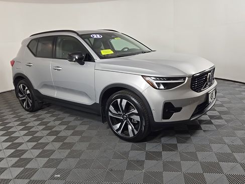 Used 2023 Volvo XC40 B5 Plus w/ Protection Package Premier image 6