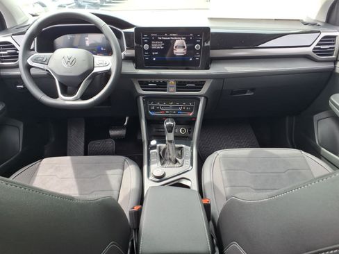 New 2026 Volkswagen Taos SE AWD/4WD image 8