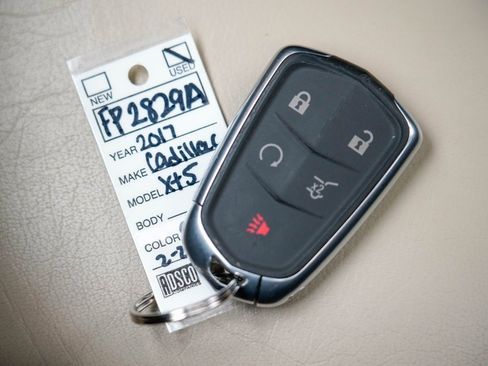 Used 2017 Cadillac XT5 Luxury w/ Driver Awareness Package image 17