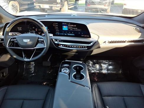Certified 2025 Cadillac Lyriq Luxury w/ LPO, Floor Liner Package AWD/4WD image 18