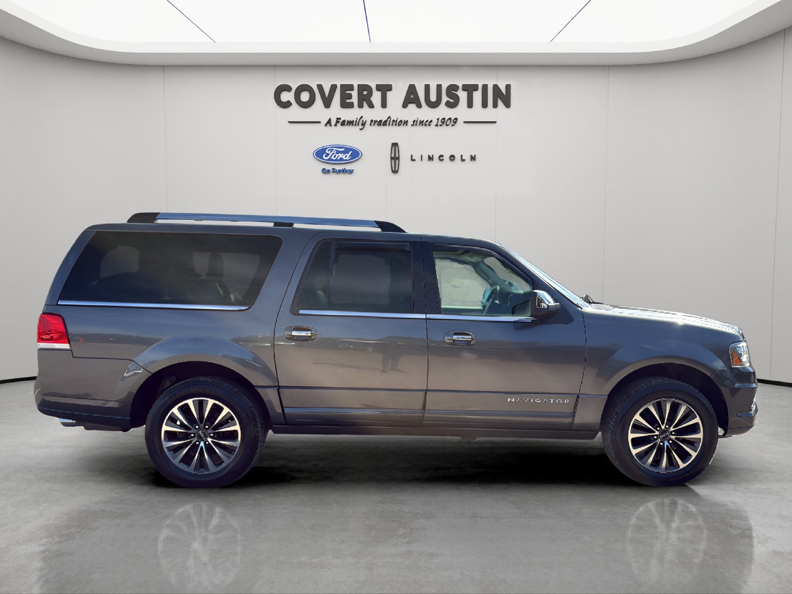 Used 2015 Lincoln Navigator L 2WD image 6