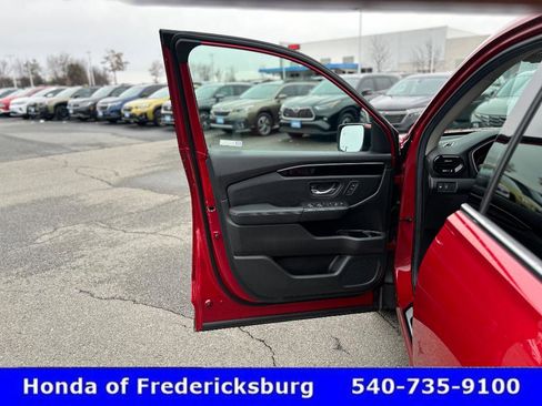 Certified 2025 Honda Pilot Touring image 24