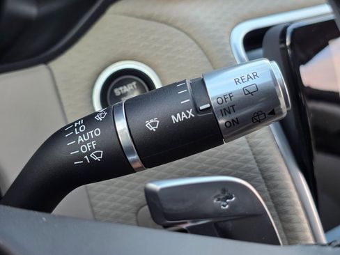 Used 2022 Land Rover Range Rover Velar S image 39