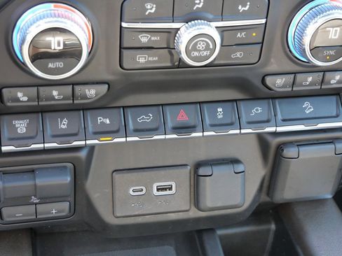 Used 2022 GMC Sierra 3500 Denali image 49