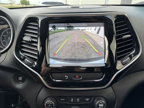 Used 2019 Jeep Cherokee Limited AWD/4WD image 8