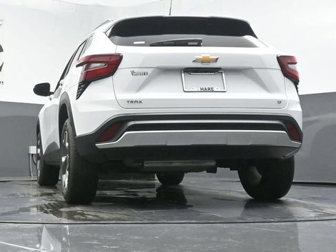 Used 2025 Chevrolet Trax LT w/ LT Convenience Package FWD image 32