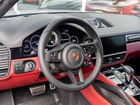 Used 2023 Porsche Cayenne Turbo GT AWD/4WD image 13