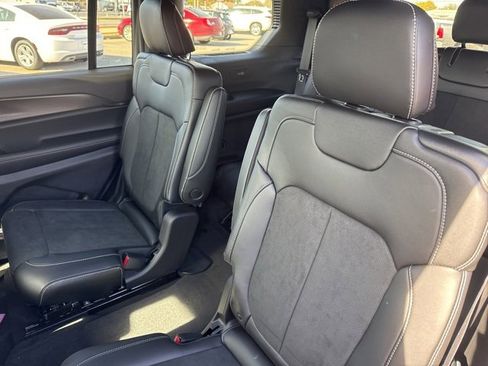 New 2025 Jeep Grand Cherokee L Altitude image 13