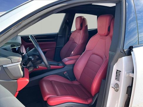 Used 2024 Porsche Macan 4 Electric image 5