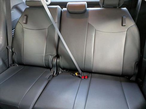 Used 2022 Toyota Sienna XSE FWD image 16