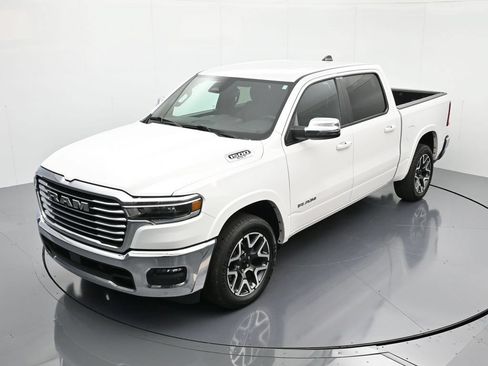 Used 2025 RAM 1500 Laramie AWD/4WD image 32