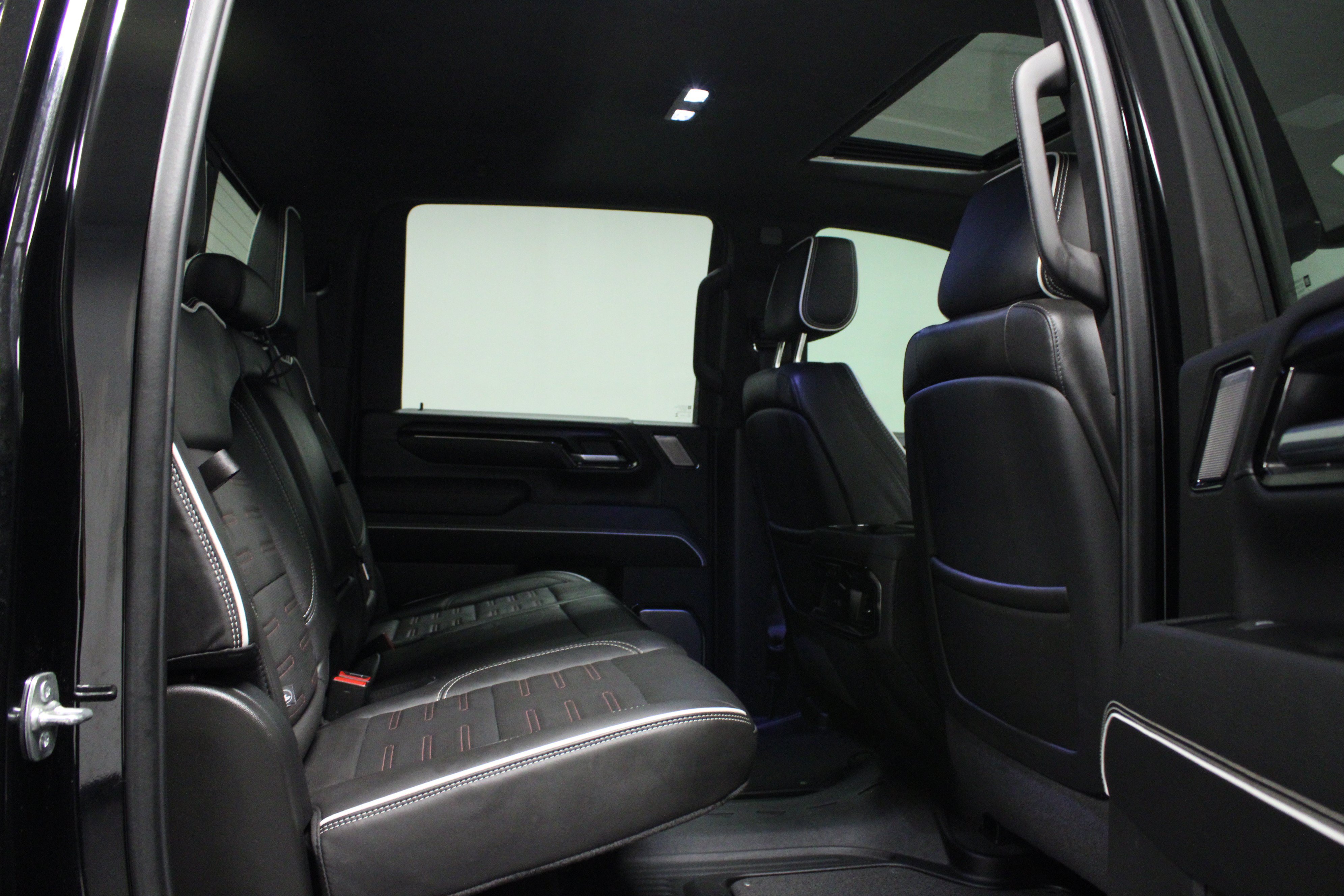 Used 2025 GMC Sierra 2500 AT4X AWD/4WD image 15