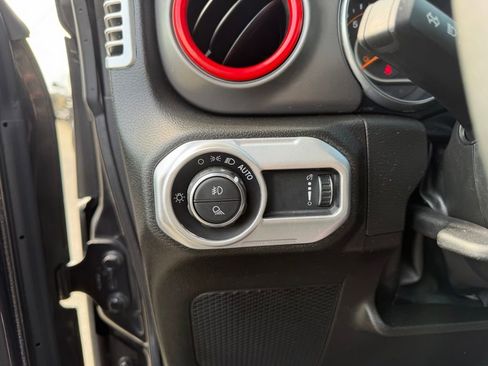 Used 2023 Jeep Gladiator Sport image 17