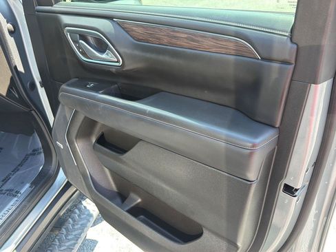 Used 2023 Chevrolet Tahoe Z71 w/ Luxury Package AWD/4WD image 16