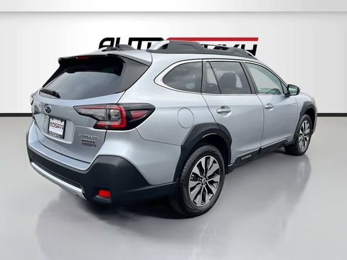 Used 2025 Subaru Outback Touring AWD/4WD image 7