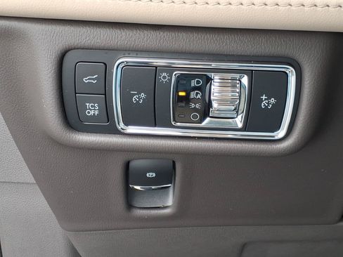 Used 2023 Lincoln Nautilus Reserve AWD/4WD image 18