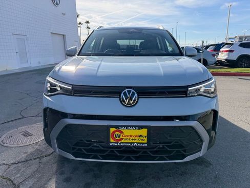 New 2026 Volkswagen Taos SE image 9