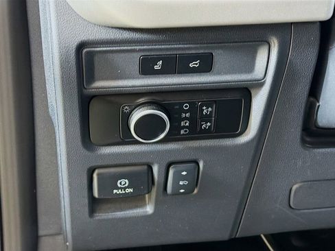 Used 2024 Ford Expedition Max XLT image 30