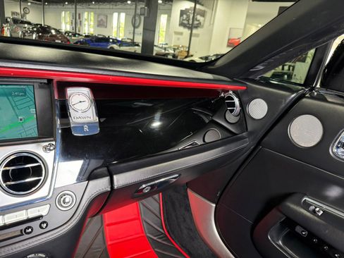 Used 2017 Rolls-Royce Dawn image 37