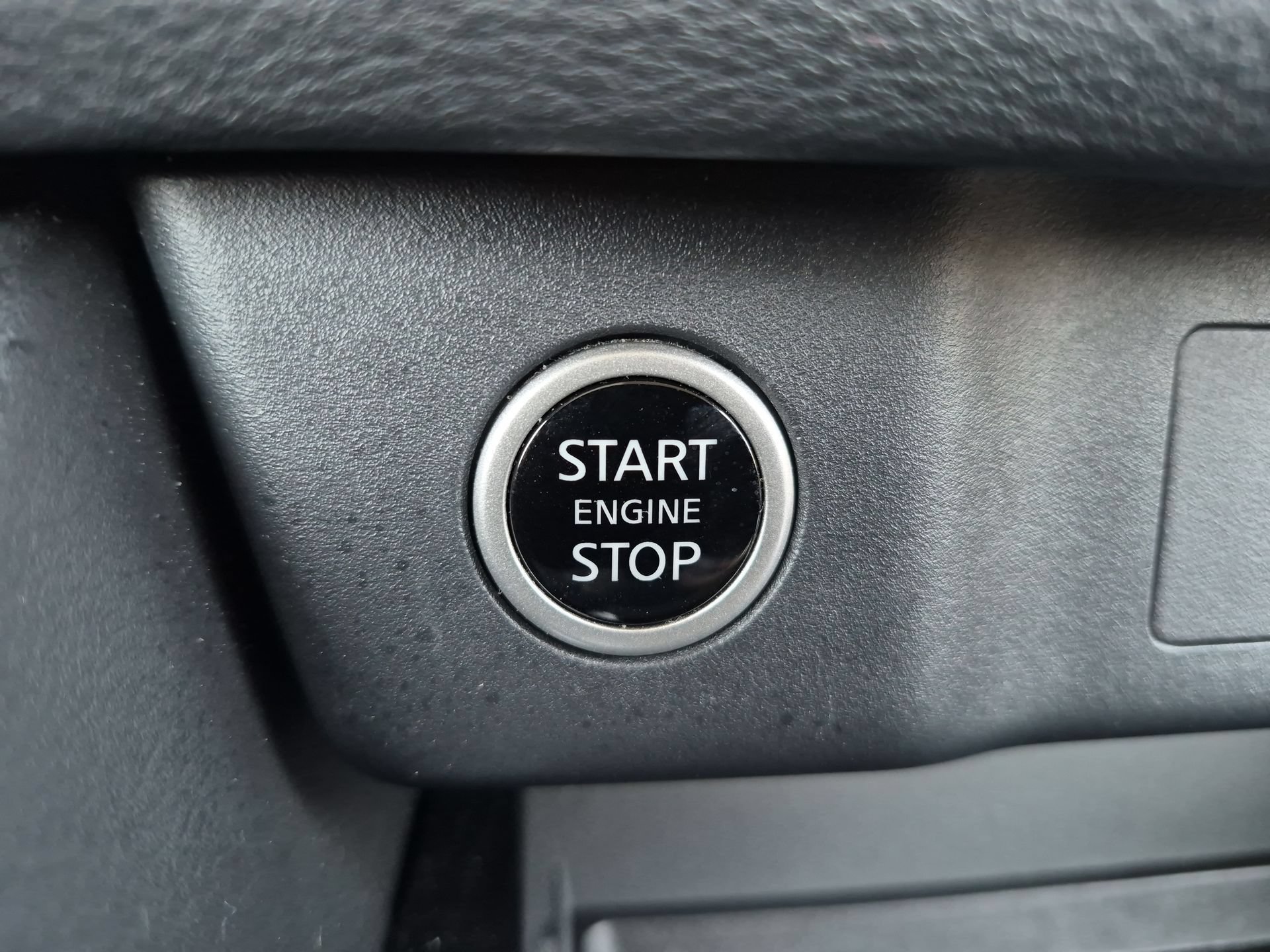 Used 2023 Nissan Rogue SV AWD/4WD image 16