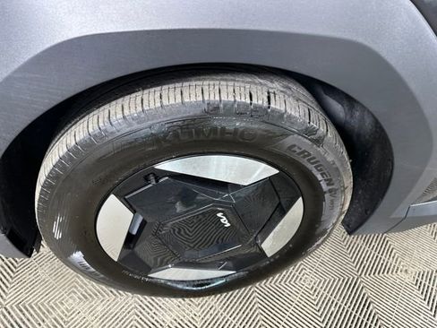 Used 2024 Kia EV9 Wind image 10