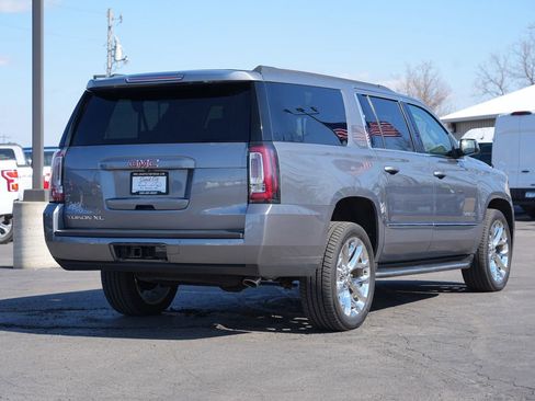 Used 2020 GMC Yukon XL SLT w/ Premium Edition image 3