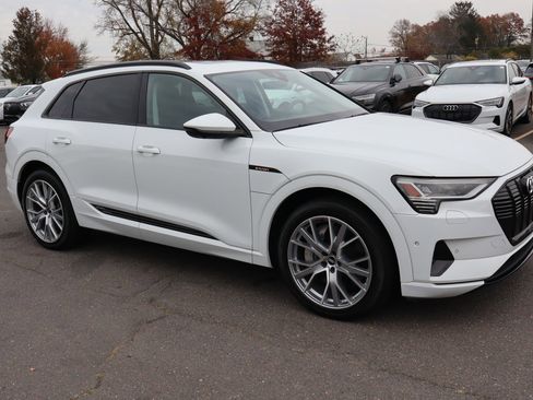 Used 2021 Audi e-tron Prestige w/ Prestige Package image 3