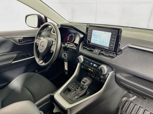 Used 2021 Toyota RAV4 LE w/ Carpet Mat Package (TMS) image 26