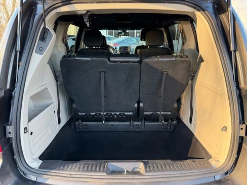 Used 2019 Dodge Grand Caravan SXT image 16