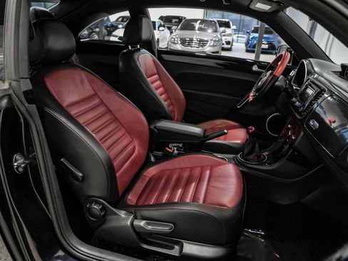 Used 2013 Volkswagen Beetle 2.0T FWD image 33