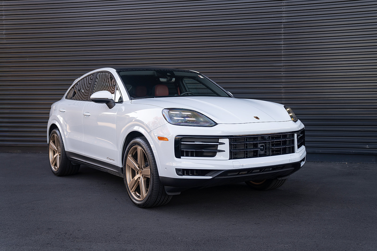 Used 2025 Porsche Cayenne Coupe AWD/4WD image 27