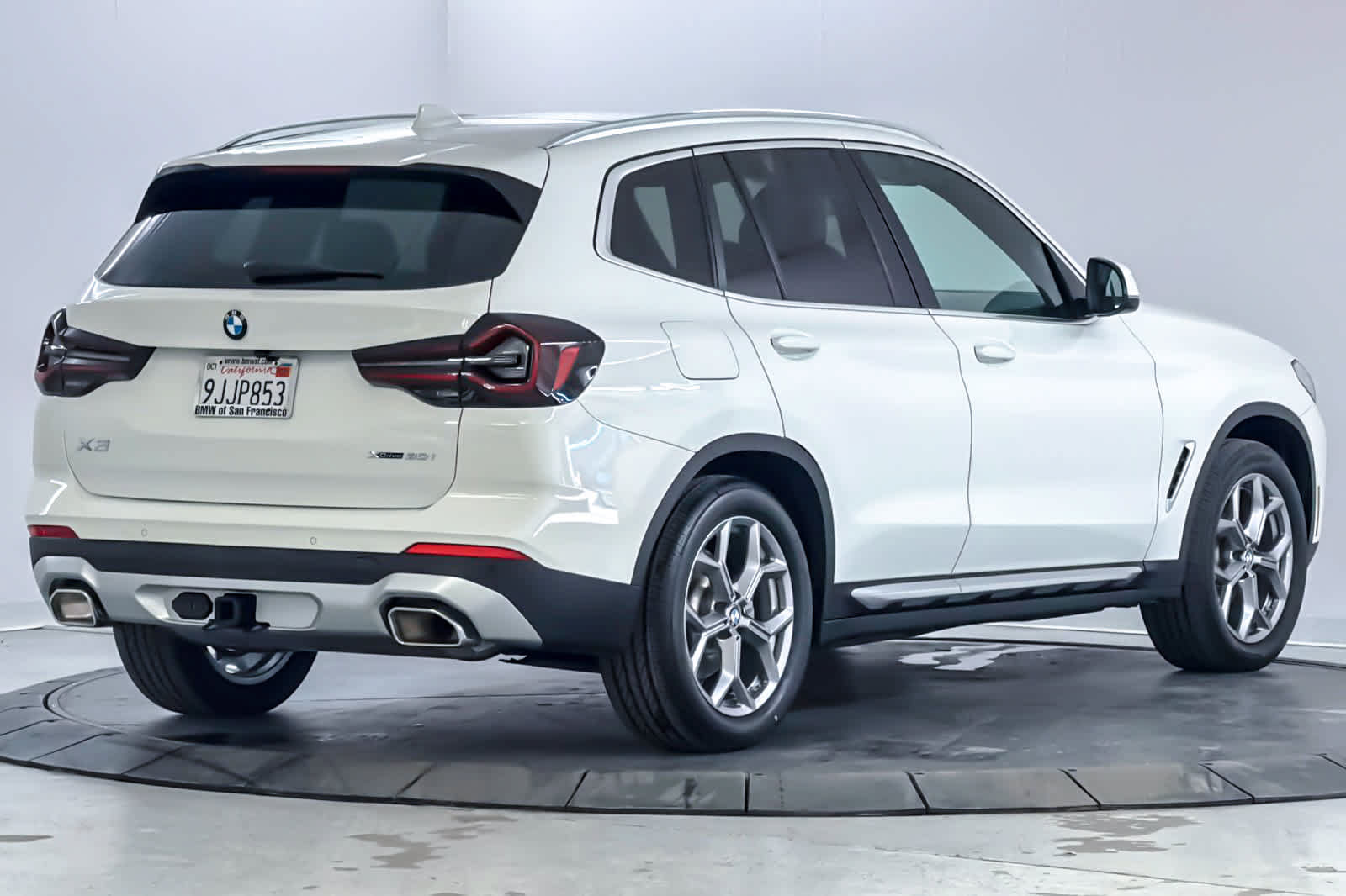 Used 2024 BMW X3 xDrive30i w/ Premium Package AWD/4WD image 2