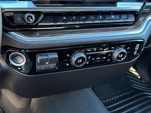 Used 2025 Chevrolet Silverado 1500 RST image 31