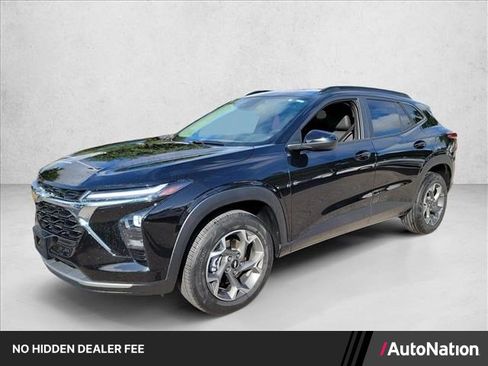Used 2024 Chevrolet Trax LT w/ Driver Confidence Package FWD image 1