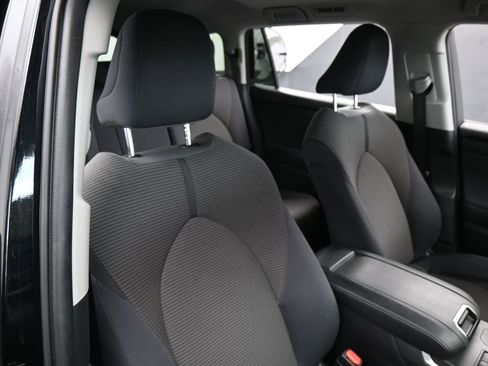 Used 2023 Toyota Highlander L image 38