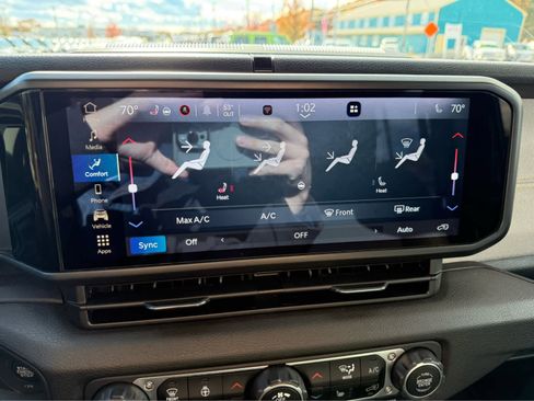 Used 2024 Jeep Wrangler Willys image 19