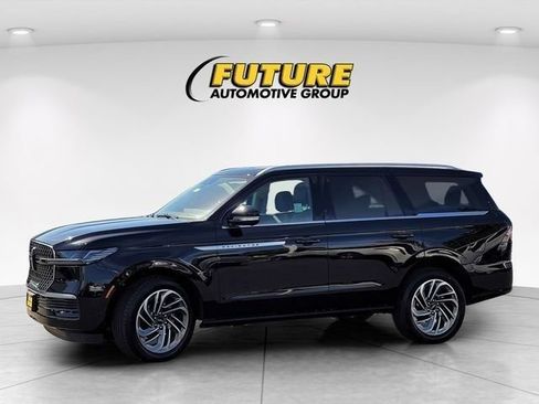 Certified 2025 Lincoln Navigator Reserve AWD/4WD image 36