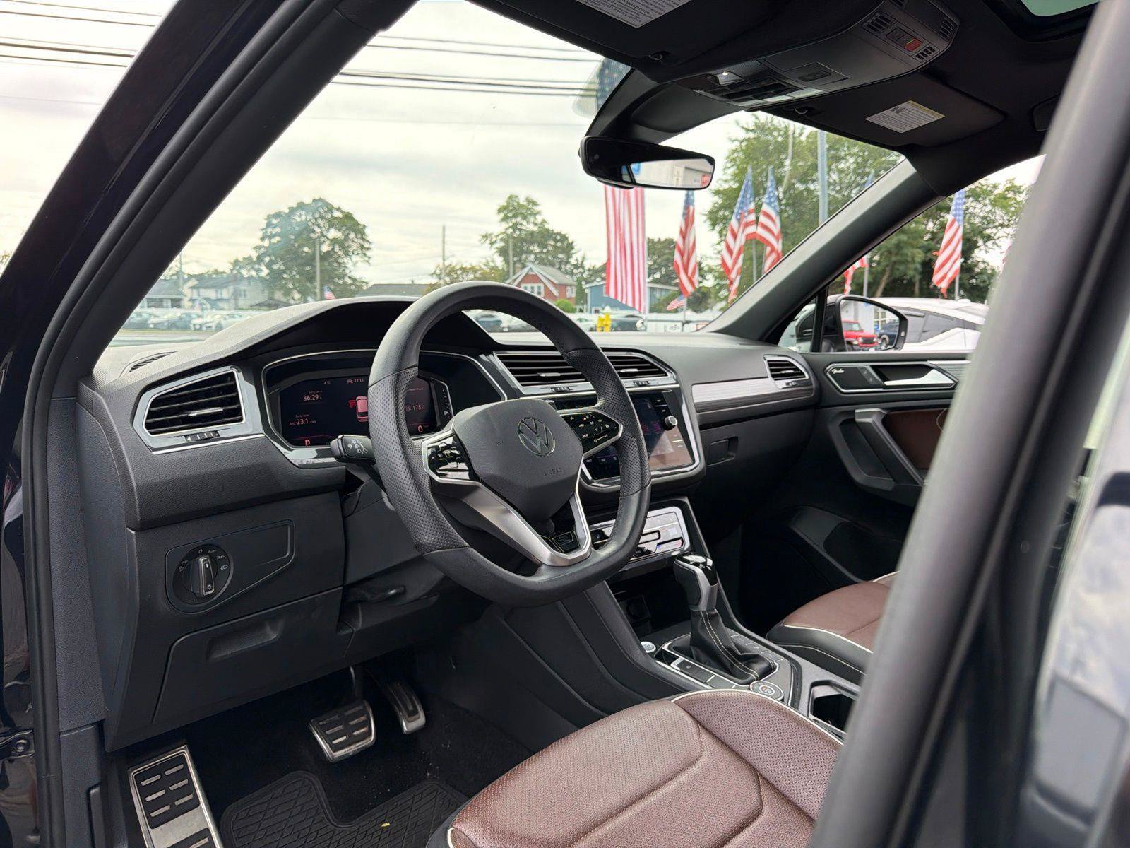 Used 2024 Volkswagen Tiguan SEL R-Line AWD/4WD image 33
