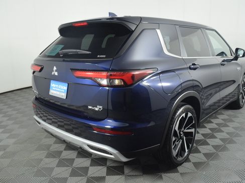 Used 2025 Mitsubishi Outlander SE image 6