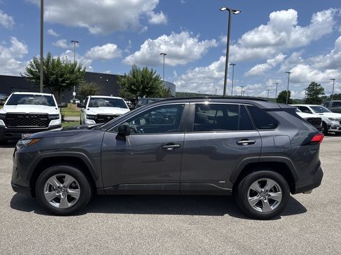 Used 2024 Toyota RAV4 LE AWD/4WD image 4