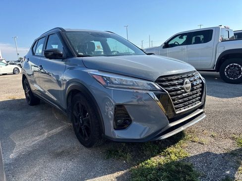 Used 2024 Nissan Kicks SR w/ SR Premium Package FWD image 2