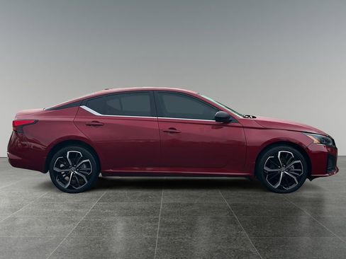 Used 2024 Nissan Altima 2.5 SR AWD/4WD image 8