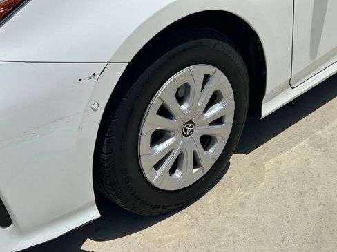 Used 2020 Toyota Prius LE FWD image 9