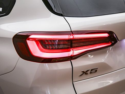 Used 2022 BMW X5 sDrive40i w/ M Sport Package RWD image 12