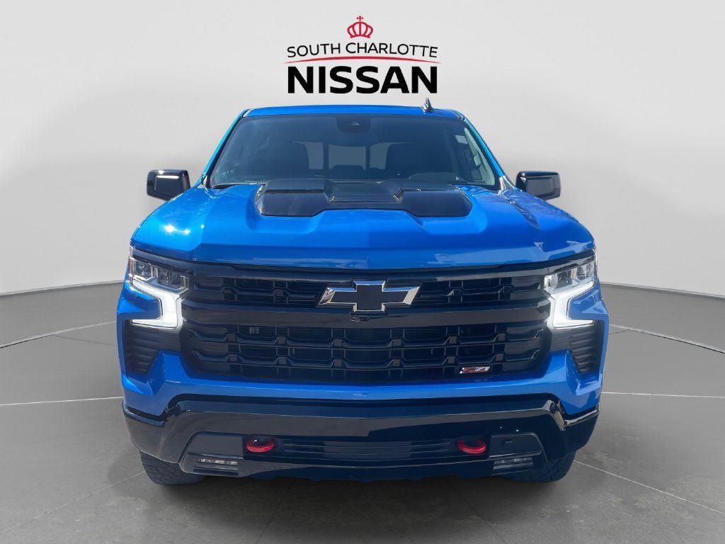 Used 2025 Chevrolet Silverado 1500 LT Trail Boss w/ Convenience Package II AWD/4WD image 2
